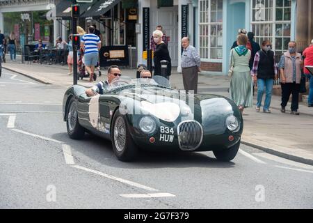 Windsor, Großbritannien. Juli 2021. Eine stilvolle Art, sich in der Stadt zu bewegen. Quelle: Maureen McLean/Alamy Stockfoto