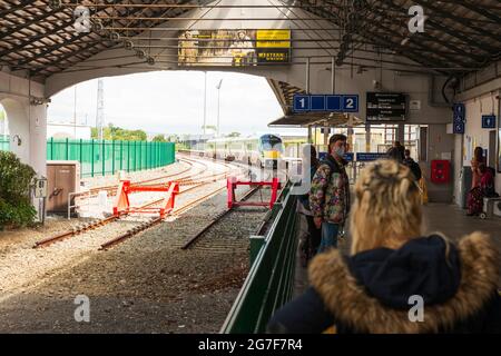 Zugfahrt am Bahnhof Tralee, County Kerry, Irland Stockfoto