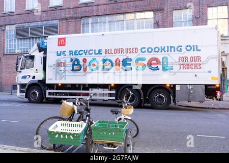 McDonalds LKW Display-Meldung „McDonalds LKW, wir recyceln alle unsere gebrauchten Speiseöl“ Stockfoto