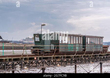 Hythe Pier Zug auf dem Hythe Pier, Hythe Railway, Hythe, Southampton, Hampshire, England, Großbritannien Stockfoto