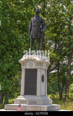 Gettysburg, PA, USA - 15. Juni 2008: Schlachtfelddenkmäler. Nahaufnahme der Statue des Generalmajors John Cleveland Robinson aus dunkler Bronze in New York auf dem Sockel Stockfoto