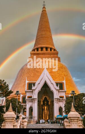 Wat Phra Pathom Chedi Ratchaworamahawihan oder Wat Phra Pathommachedi Ratcha Wora Maha Wihan, in Nakhon Pathom, Thailand Stockfoto