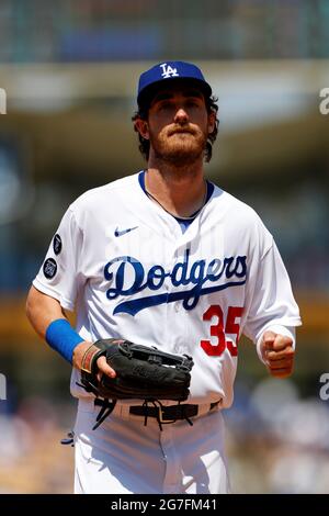 Los Angeles Dodgers-Outfielder Cody Bellinger (35) joggt während eines MLB-Spiels in der regulären Saison gegen die Arizona Diamondbacks am Sonntag, Juli, vom Spielfeld Stockfoto