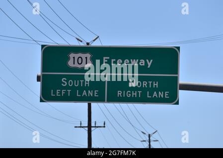 Straßenschild mit Markierung der Einfahrt zum Hollywood Freeway, US Route 101 Stockfoto