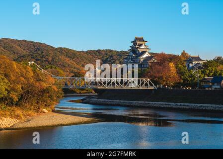 Okayama Castle, auch bekannt als Ujo oder Krähenburg, am Fluss asahi in japan Stockfoto