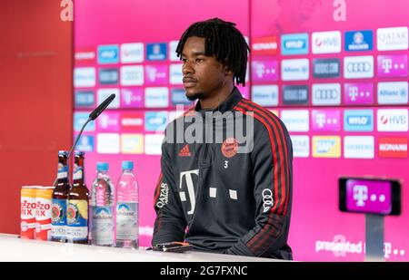 Omar Richards, FC Bayern München bei einer Pressekonferenz am 13. Juli 2021 in der Vereinszentrale in München Stockfoto