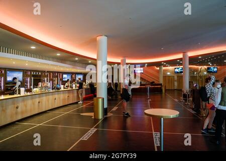 Berlin, Deutschland. Juli 2021. Innenansicht des Kinos Zoo Palast. Quelle: Gerald Matzka/dpa/Alamy Live News Stockfoto