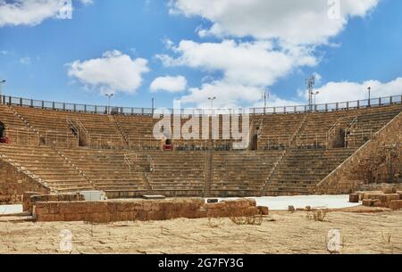 Blick auf das Amphitheater der Ausgrabungen des Herodes-Palastes im Seaside National Park von Caesarea Stockfoto