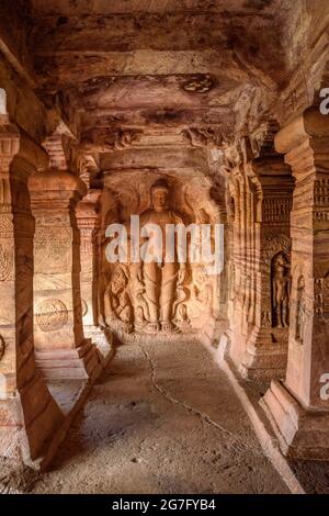 Badami Cave Temples, Karnataka. Es ist unesco-Weltkulturerbe und Ort der erstaunlichen chalukya Dynastie Sotne Kunst Stockfoto