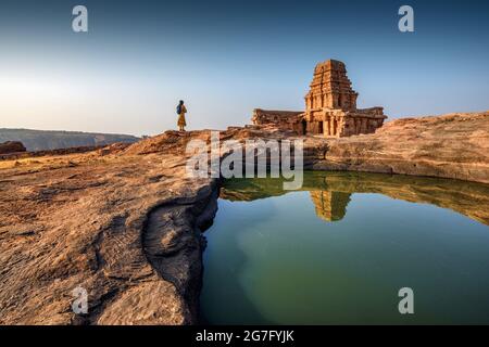 Blick auf den oberen Shivalaya auf dem nördlichen felsigen Hügel in Badami, Karnataka, Indien. Es ist unesco-Weltkulturerbe und Ort der erstaunlichen chalukya dynast Stockfoto