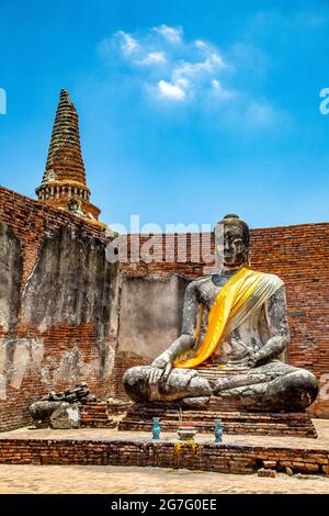 Wat Worachettharam Tempel, sitzender buddha in Phra Nakhon Si Ayutthaya, historische Stadt in Thailand Stockfoto