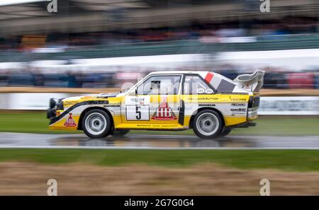 1985 beim Goodwood Festival of Speed im Goodwood House, West Sussex, am 10. Juli 2021 kam der Audi Sport Quattro S1 E2 an und wurde von David Kedward gefahren. Foto von Phil Hutchinson. Nur zur redaktionellen Verwendung, Lizenz für kommerzielle Nutzung erforderlich. Keine Verwendung bei Wetten, Spielen oder Veröffentlichungen einzelner Clubs/Vereine/Spieler. Kredit: UK Sports Pics Ltd/Alamy Live Nachrichten Stockfoto