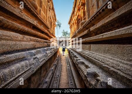 Der Blick auf den alten Achyutaraya Tempel. Eine Gruppe von Ruinen-Denkmälern in Hampi war das Zentrum des Hindu-Vijayanagara-Reiches, Hampi, Karnataka, Indien Stockfoto