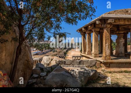 Alte Vijayanagara Empire Zivilisation Ruinen von Hampi schöne Aussicht auf die erstaunlichen Hampi Ruinen. Hampi, gehört zum UNESCO-Weltkulturerbe, Hampi, Ka Stockfoto