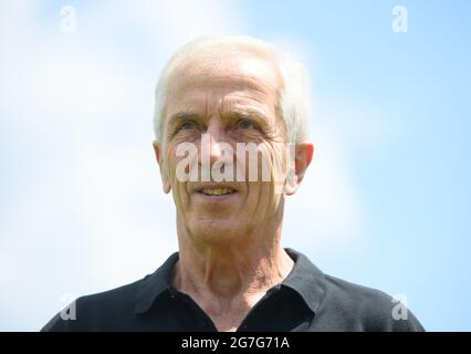 Dresden, Deutschland. Juli 2021. Christoph Franke, ehemaliger Fußballspieler und Trainer, steht auf dem Platz bei der Clubparty '120 Jahre Sportfreunde 01 Dresden'. Quelle: Robert Michael/dpa-Zentralbild/dpa/Alamy Live News Stockfoto