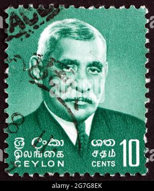SRI LANKA - UM 1966: Eine in Sri Lanka gedruckte Briefmarke zeigt Don Stephen Senanayake, der um 1966 der erste Premierminister Sri Lankas war Stockfoto