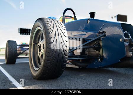 VallelungaJuni 13 2021, FX-Rennen. Formelwagen auf Asphalt Rennstrecke Rückansicht Nahaufnahme auf Reifen Stockfoto