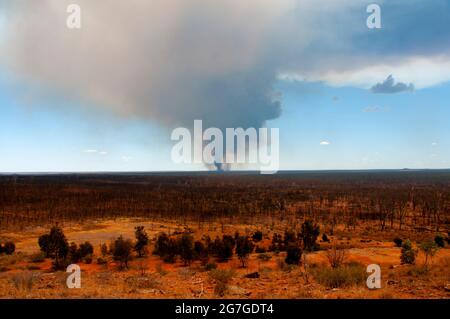 Rauchpflaume von Buschbränden - Australien Stockfoto