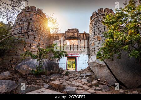 Schöne Aussicht auf Anegundi Fort in Hampi, Karnataka, Indien Stockfoto