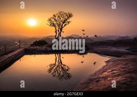 Sonnenuntergang Ansicht von Kishkinda, Anjanadri Hügel, (Monkey Temple) Anjaneya Parvat, der Geburtsort von Hanuman Gott, Hampi, Karnataka, Indien. Stockfoto