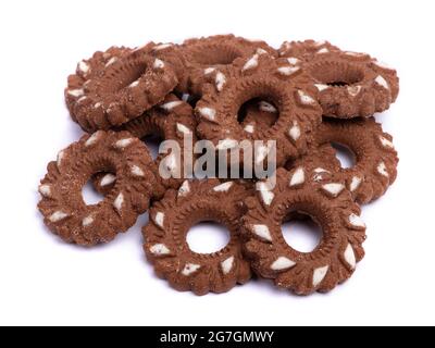 Gruppe von runden Schokoladenkeksen mit einem Loch auf weißem Hintergrund isoliert Stockfoto