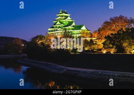 Okayama Castle, auch bekannt als Ujo oder Krähenburg, am Fluss asahi in japan Stockfoto