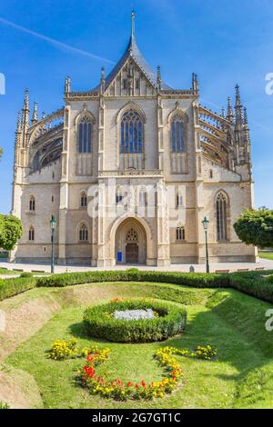 Vorderfassade der historischen St. Barbara Kirche in Kutna Hora, Tschechien Stockfoto