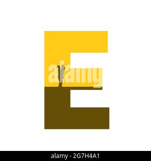 Buchstabe E des Alphabets mit einer Silhouette der Mutter mit Kind auf dem Arm, in der Farbe ocker und braun, isoliert auf weißem Hintergrund Stockfoto