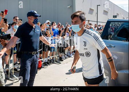 Turin, Italien. 14. Juli 2021. Paulo Dybala vom FC Juventus trifft bei J Medical ein. Juventus FC beginnt am 14. Juli mit den Vorsaison-Trainings. Kredit: Nicolò Campo/Alamy Live Nachrichten Stockfoto