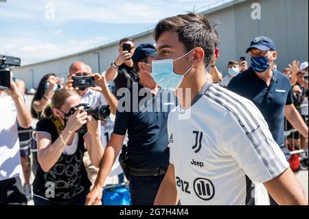 Turin, Italien. 14. Juli 2021. Paulo Dybala vom FC Juventus trifft bei J Medical ein. Juventus FC beginnt am 14. Juli mit den Vorsaison-Trainings. Kredit: Nicolò Campo/Alamy Live Nachrichten Stockfoto