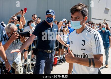 Turin, Italien. 14. Juli 2021. Paulo Dybala vom FC Juventus trifft bei J Medical ein. Juventus FC beginnt am 14. Juli mit den Vorsaison-Trainings. Kredit: Nicolò Campo/Alamy Live Nachrichten Stockfoto