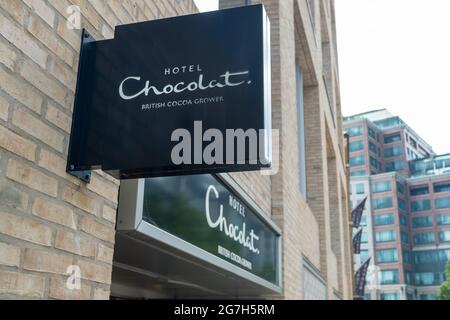 London - Juli 2021: Hotel Chocolat Store in Spitafields, einem britischen Chocolatier, Kakaoanbauer und einer Kette von Geschäften Stockfoto