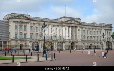 Buckingham Palace in London, Großbritannien, am 14. Juli 2021, ohne Touristen aufgrund der anhaltenden Covid 19-Sperrbeschränkungen Stockfoto