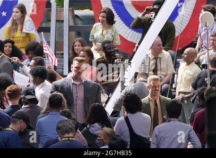 Besetzung von Mitgliedern in der Cochrane Street im Stadtzentrum von Glasgow während der Dreharbeiten für den vermutlich neuen Film von Indiana Jones 5 mit Harrison Ford. Bilddatum: Mittwoch, 14. Juli 2021. Stockfoto