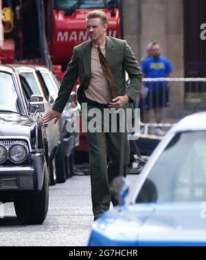 Schauspieler Boyd Holbrook an der Cochrane Street im Stadtzentrum von Glasgow während der Dreharbeiten für den vermutlich neuen Indiana Jones 5-Film mit Harrison Ford. Bilddatum: Mittwoch, 14. Juli 2021. Stockfoto