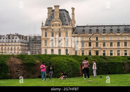 Der Louvre, oder das Louvre Museum, ist das größte Kunstmuseum der Welt und ein historisches Monument in Paris, Frankreich Stockfoto