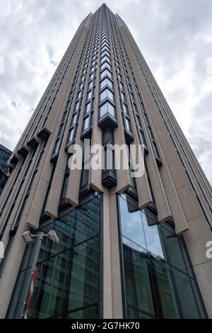 Der South Bank Tower (1972, 2013 renoviert) wurde vom Architekten Richard Seifert entworfen und von John Laing, London, England gebaut Stockfoto