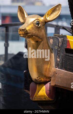 Der rekonstruierte Golden Hinde, ein Segelschiff aus dem 16. Jahrhundert unter der Leitung von Sir Francis Drake, legte am St Mary Overie Dock in Bankside, Southwark, London, an Stockfoto