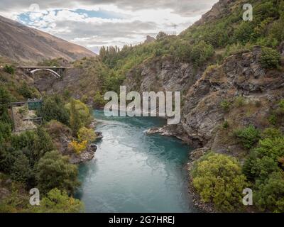 Blick auf den Kawarau River, der durch die Kawarau Gorge fließt, Neuseeland Stockfoto