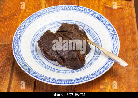 Roggenpudding (Mämmi) ist eine traditionelle finnische Oster-Delikatesse Stockfoto