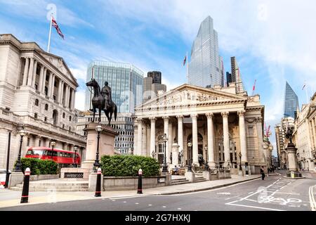 Außenansicht des Royal Exchange-Gebäudes in der Bank, ehemaliges Handelszentrum, jetzt eine Einkaufspassage, City of London, Großbritannien Stockfoto