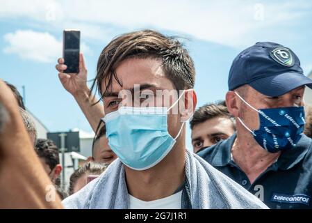 Turin, Italien. Juli 2021. Paulo Dybala vom FC Juventus kommt vor der Saison 2021-202 zu medizinischen Besuchen bei J-Medical in Turin (Foto: Alberto Gandolfo/Pacific Press) Quelle: Pacific Press Media Production Corp./Alamy Live News Stockfoto