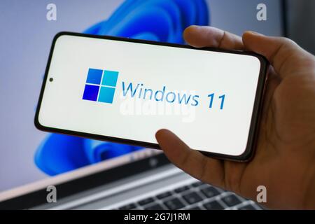 DIBRUGARH, INDIEN - 25. Juni 2021: Assam, indien 17. Juni 2021 Windows 11-Logo auf dem Laptop-Bildschirm Stockbild. Stockfoto