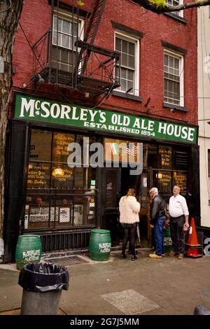 McSorleys Old Ale House wurde 1854 in New York City, New York, USA, gegründet Stockfoto