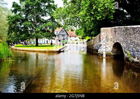 Ford und River Darent, Eynsford Village, Kent, England Stockfoto