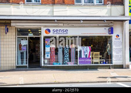 Felixstowe Suffolk UK Juni 03 2021: Außenansicht des Sense Charity Shops im Stadtzentrum von Felixstowe Stockfoto
