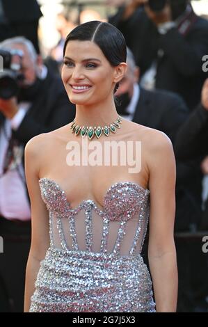 Cannes, Frankreich. Juli 2021. CANNES, FRANKREICH. 13. Juli 2021: Isabeli Fontana bei der Aline Premiere beim 74. Festival de Cannes. Bildquelle: Paul Smith/Alamy Live News Stockfoto