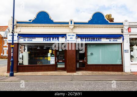 Felixstowe Suffolk UK May 27 2021: Ein traditionelles beliebtes Restaurant mit Fisch- und Chips zum Mitnehmen im Stadtzentrum von Felixstowe Stockfoto