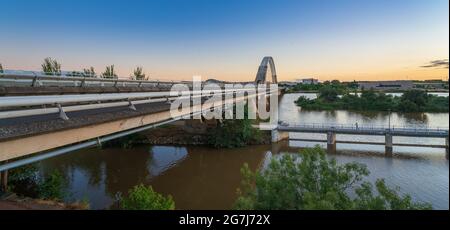 Lusitania Brücke über den Fluss Guadiana in Merida, Badajoz. Santiago Calatrava Architekt Stockfoto