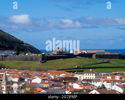 São Sebastião Fort über den Dächern von Angra do Heroismo, Terceira Island Stockfoto